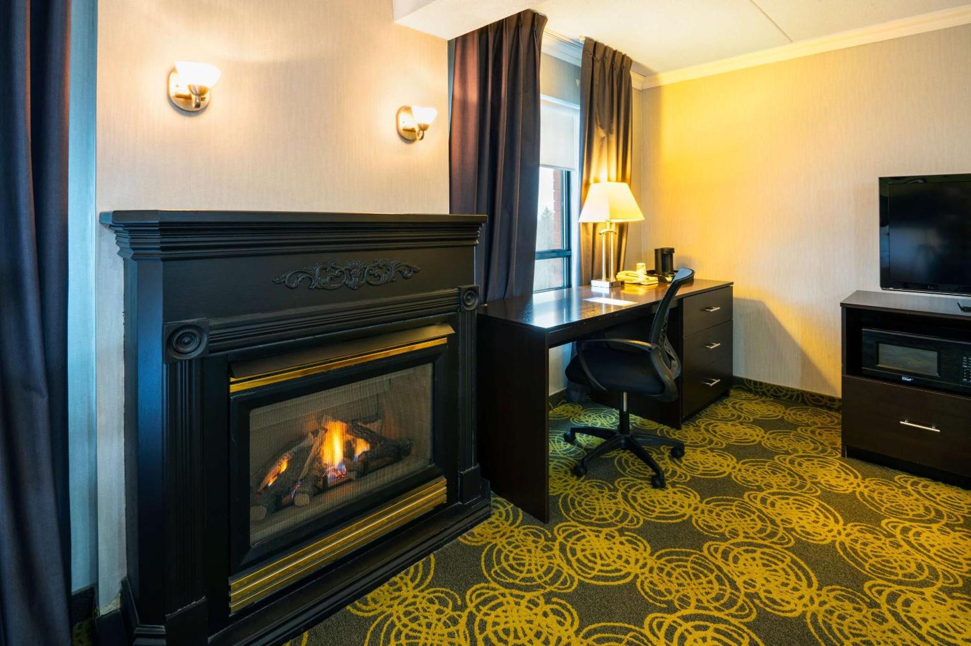 คอมฟอร์ต โฮเต็ลแอนด์สวีท Hotel ปีเตอร์บอร์โรว์ ภายนอก รูปภาพ