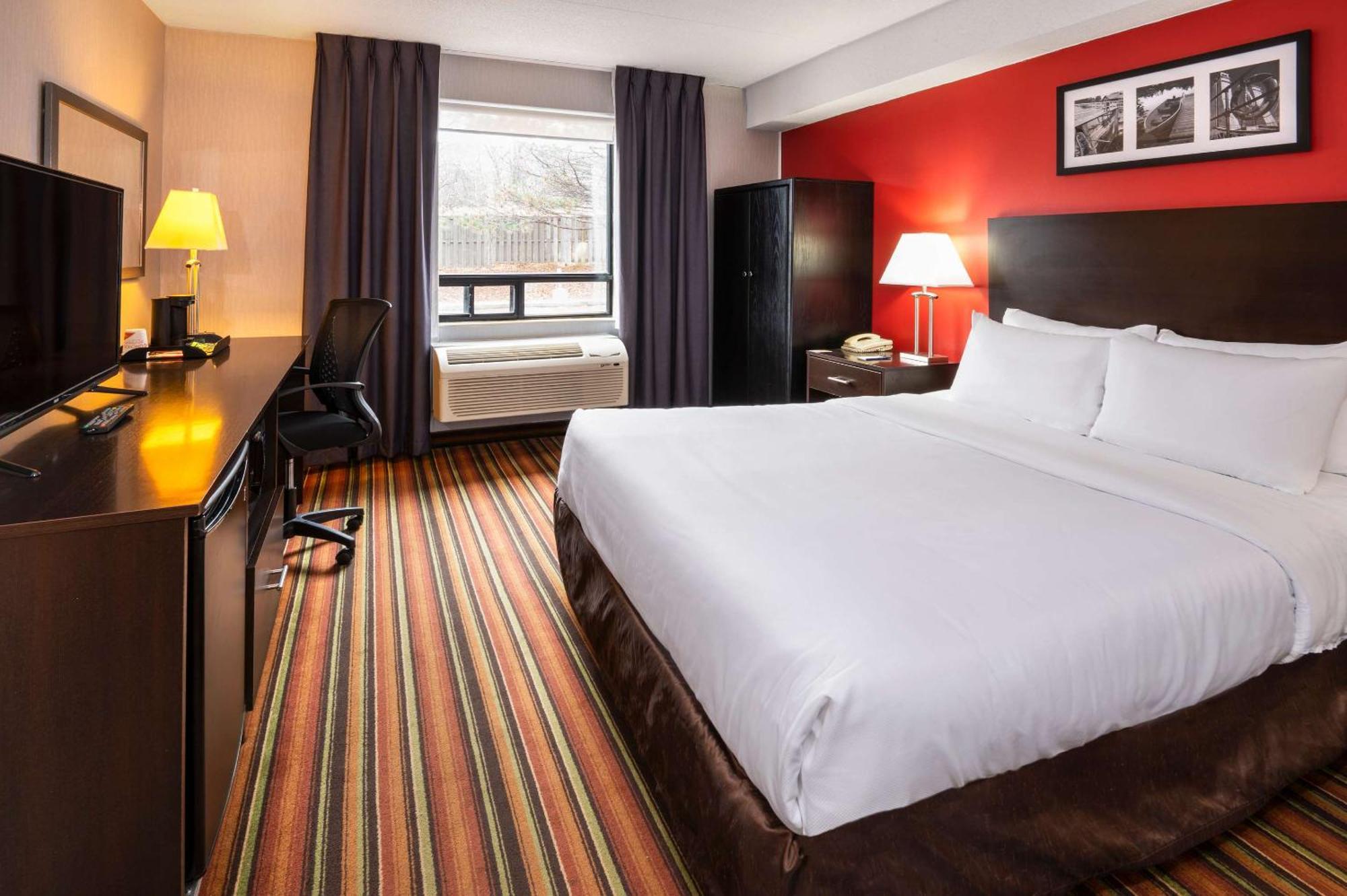 คอมฟอร์ต โฮเต็ลแอนด์สวีท Hotel ปีเตอร์บอร์โรว์ ภายนอก รูปภาพ