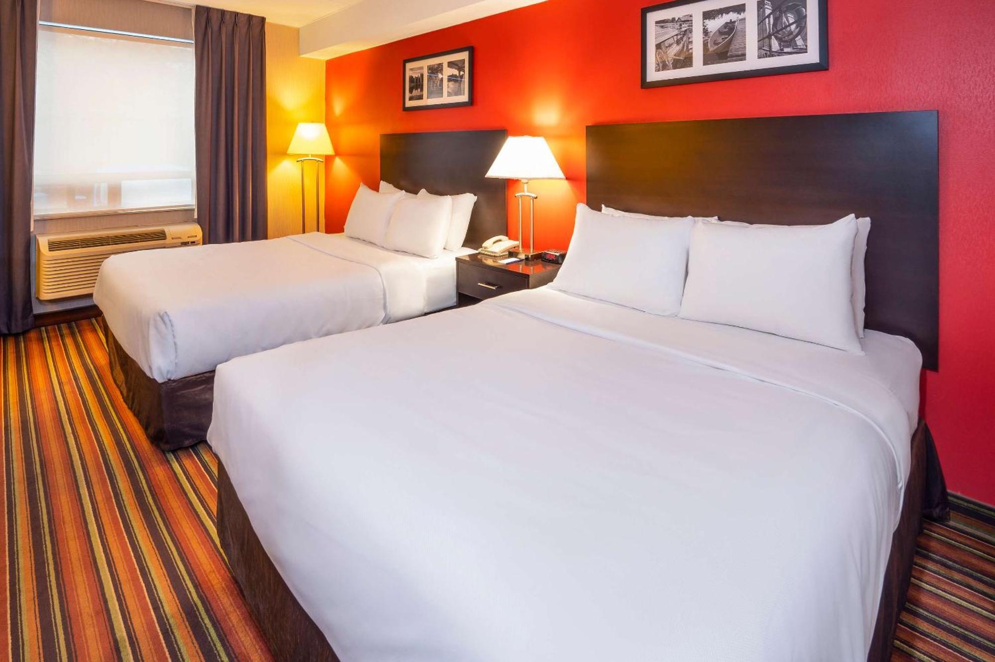 คอมฟอร์ต โฮเต็ลแอนด์สวีท Hotel ปีเตอร์บอร์โรว์ ภายนอก รูปภาพ